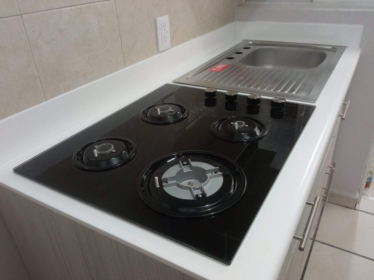 CADESS_'s tweet image. El tamaño no importa?  El área de cocina al límite!!!!