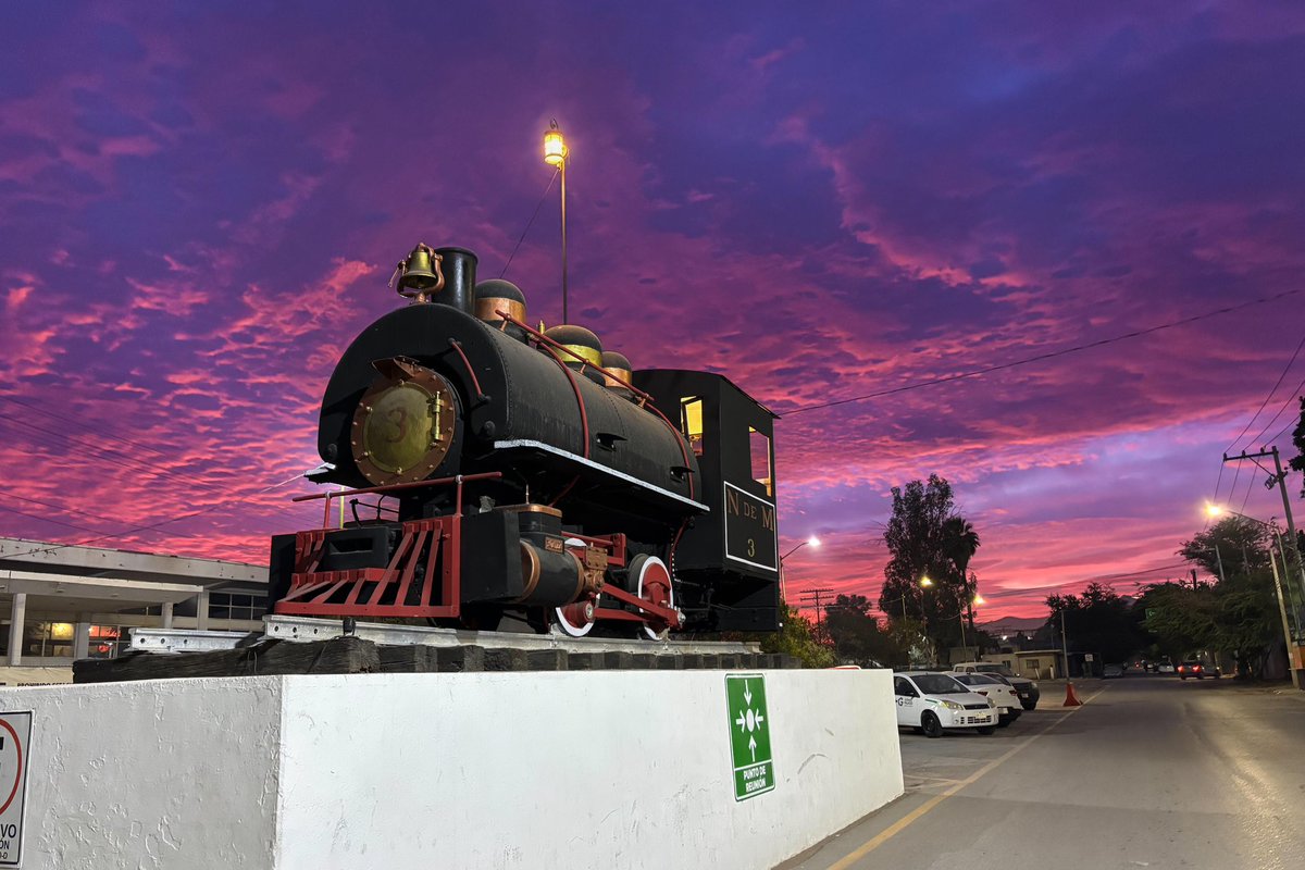 Les comparto unas imágenes del cielo de esta mañana en nuestro querido #GómezPalacio, ¡Feliz Fin de Semana!