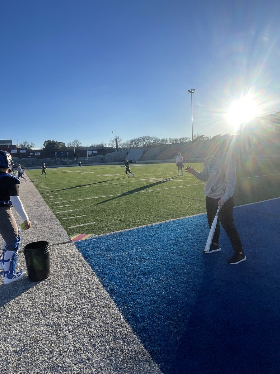 Drake Softball (@drakesoftball) on Twitter photo Can’t beat going outside in January 💙🐶 Can’t beat going outside in January 💙🐶
