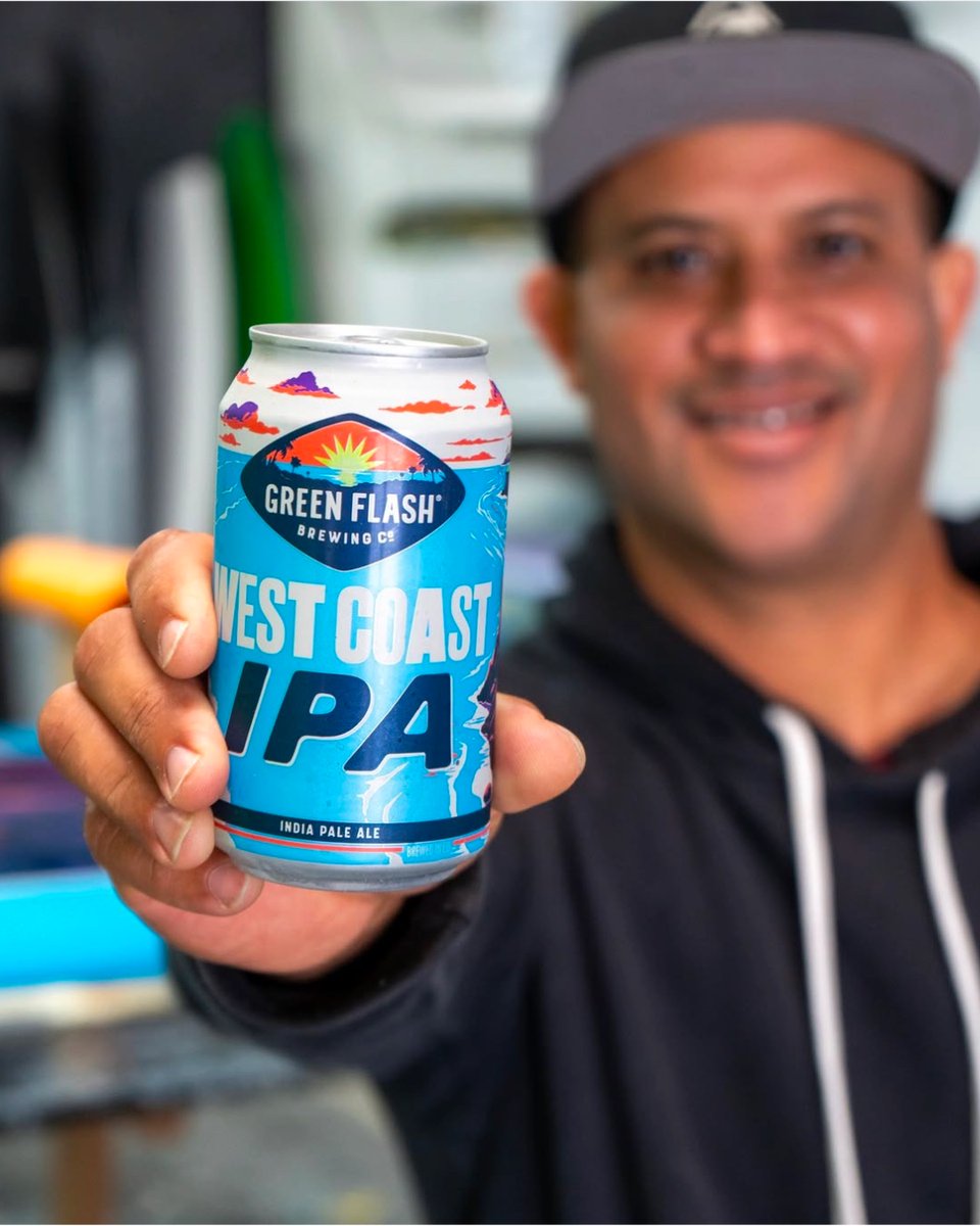Throwing it back to our epic giveaway with @kailanisurfboards. 🏄 Nothing like a good surf (and good beer) to get us in the right mood to start the weekend. #greenflashbeer