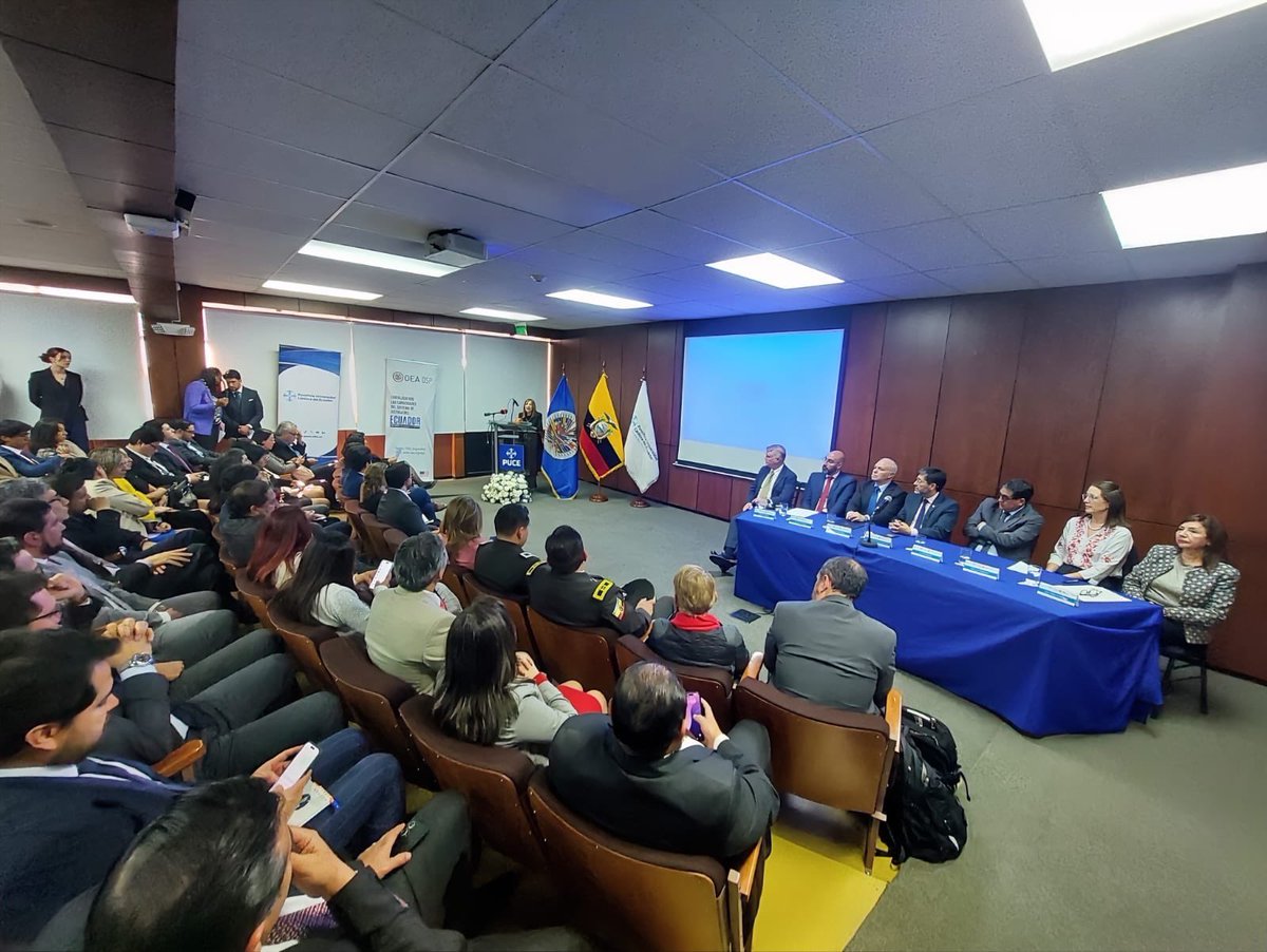 OEA_SegPublica's tweet photo. Lanzamos el Diplomado sobre Crimen Organizado Transnacional y otras formas de criminalidad en Quito, Ecuador 🇪🇨, con financiamiento de @StateINL. 

Participaron altas autoridades de @CorteNacional, @CJudicaturaEc, @FiscaliaEcuador, @CancilleriaEc, @PUCE_Ecuador y más. https://t.co/jNncbZMcqS