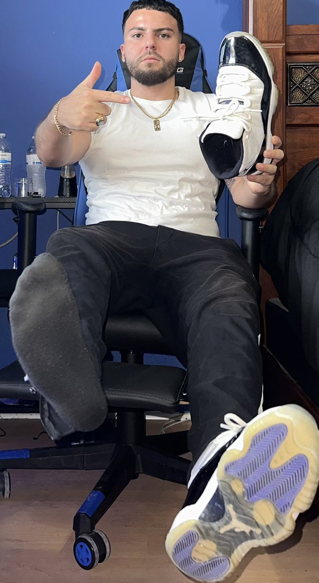 YourGodKevin's tweet photo. Send if I made your pin dick twitch 

Findom https://t.co/0PlQfos9UC