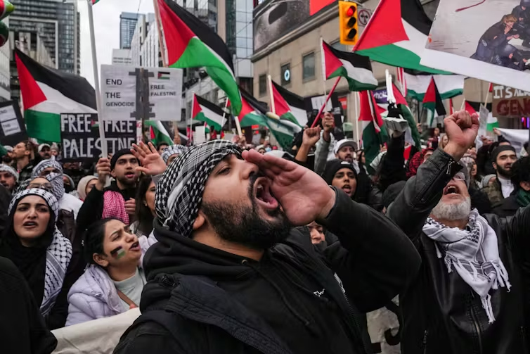 VividProwess's tweet photo. Canada 🇨🇦 has announced it will provide a one-time payment of $3,000 per adult and $1,500 per child to any Palestinian from Gaza who has arrived in their country.
Canada's not only taking terrorists into their country who burn the Canadian flag, but also rewarding them. https://t.co/YvYHzEgTHE