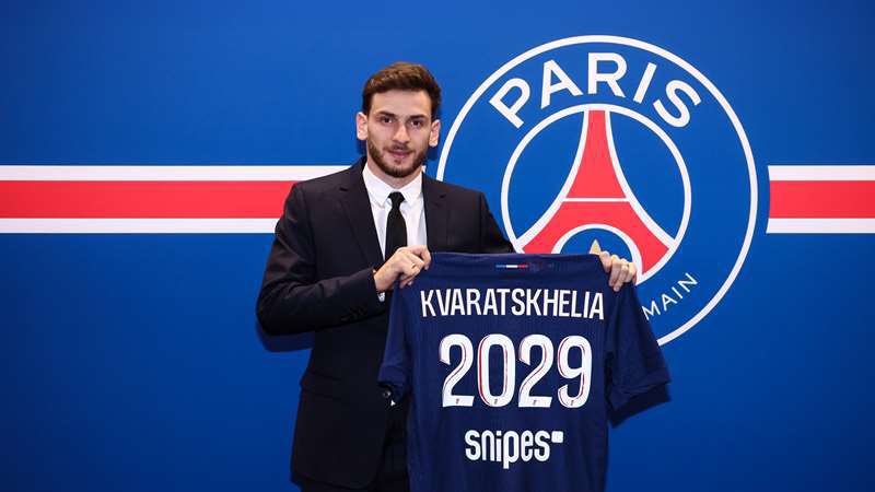 FabrizioRomano's tweet image. 🚨🔴🔵 Official, confirmed. Khvicha Kvaratskhelia joins Paris Saint-Germain on €70m deal from Napoli.

Kvaratskhelia signs until June 2029.