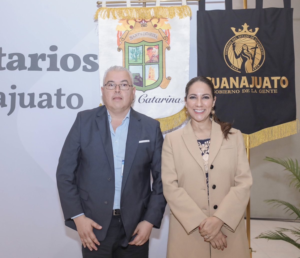 LibiaDennise's tweet photo. ¡Arrancamos el día con todo, escuchando las necesidades de nuestros municipios! 
Me dio mucho gusto reunirme con los alcaldes @RubenUriasRuiz, de San Luis de la Paz; Edgar Montes, de San José Iturbide, Rogelio Moya, de Santa Catarina; y José Rivas de Atarjea, escucharlos e intercambiar proyectos, sin duda nos llevará por mejores caminos. ¡Cuenten con el #GobiernoDeLaGente! 🙌🏻