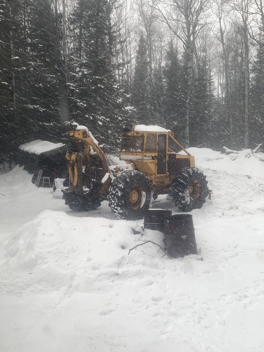 Might  have to put the chains on the 666. Fluids and fuel topped up and ready to start moving trees!
#skidder