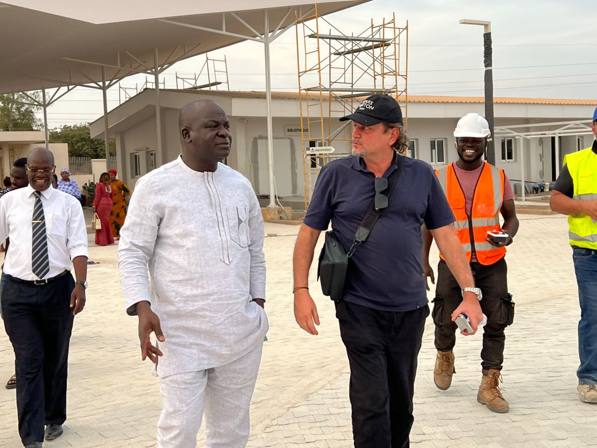 Legars2Korhogo's tweet photo. VISITE DE CHANTIER DU LYCÉE D’EXCELLENCE DOMINIQUE OUATTARA DES JEUNES FILLES DE #SINEMATIALI
une avancée significative des travaux, estimée à environ 85%
#poro
#CIV225
#fille
#DeveloperDirect
#korhogo
#unicef
#korhogo
#sinemariali https://t.co/m5zWgwQcMp