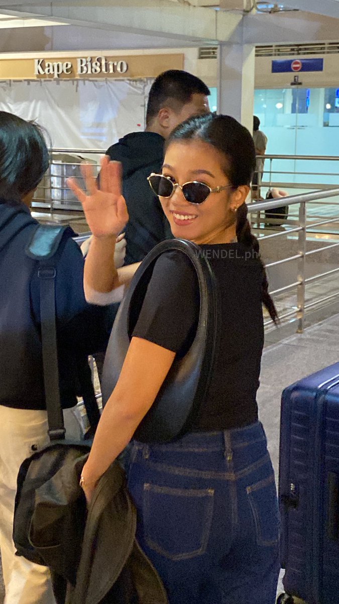 belindoll's tweet photo. matchy matchy! early flight to cebu! safe skies lovers 🤍

#DonBelle
#DonnyPangilinan | #BelleMariano https://t.co/CciXdvZYRv