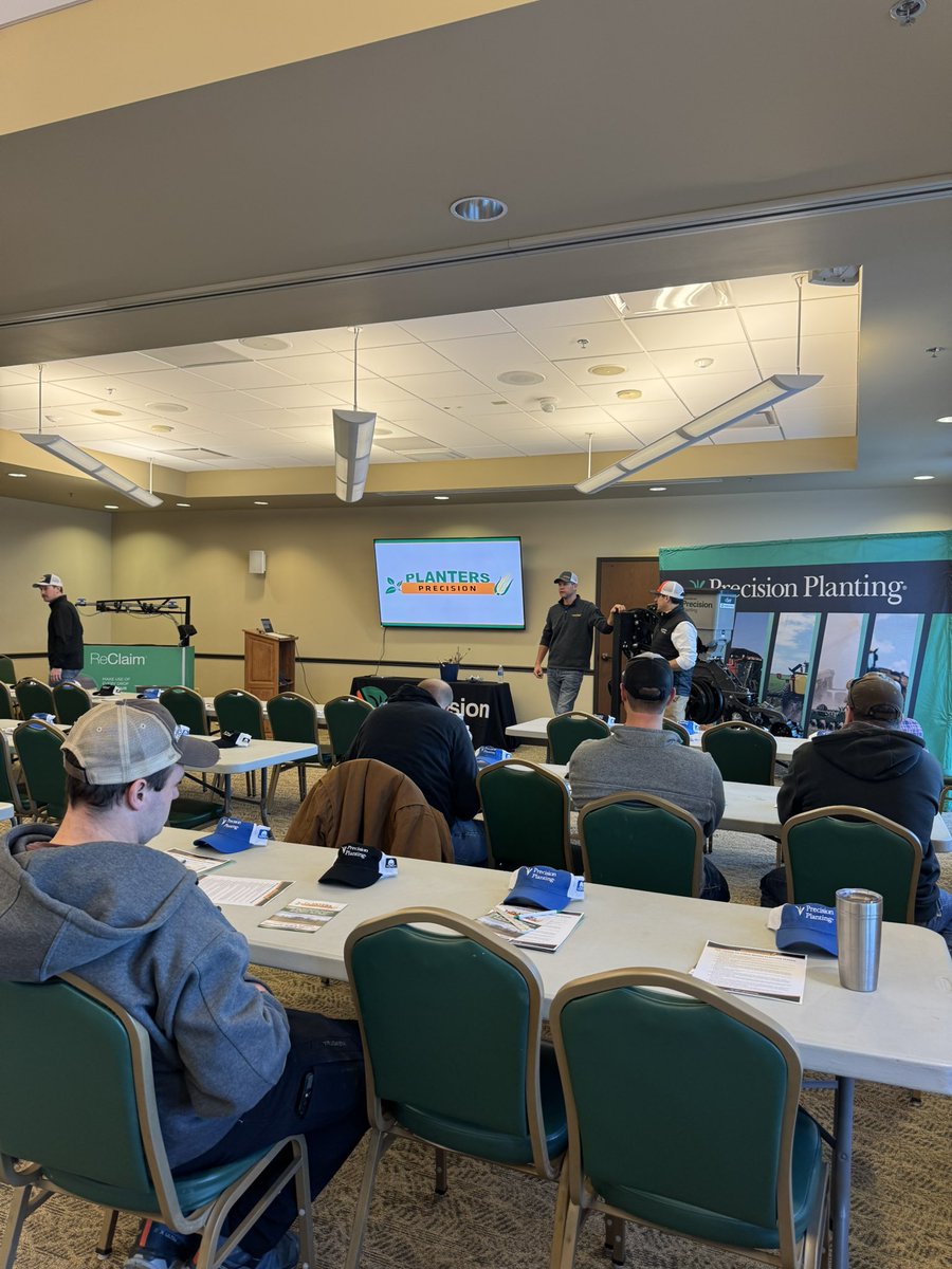 Yesterday, our Moweaqua team hosted a grower meeting to bring knowledge and findings for the 2025 season! Thanks to all who came out!