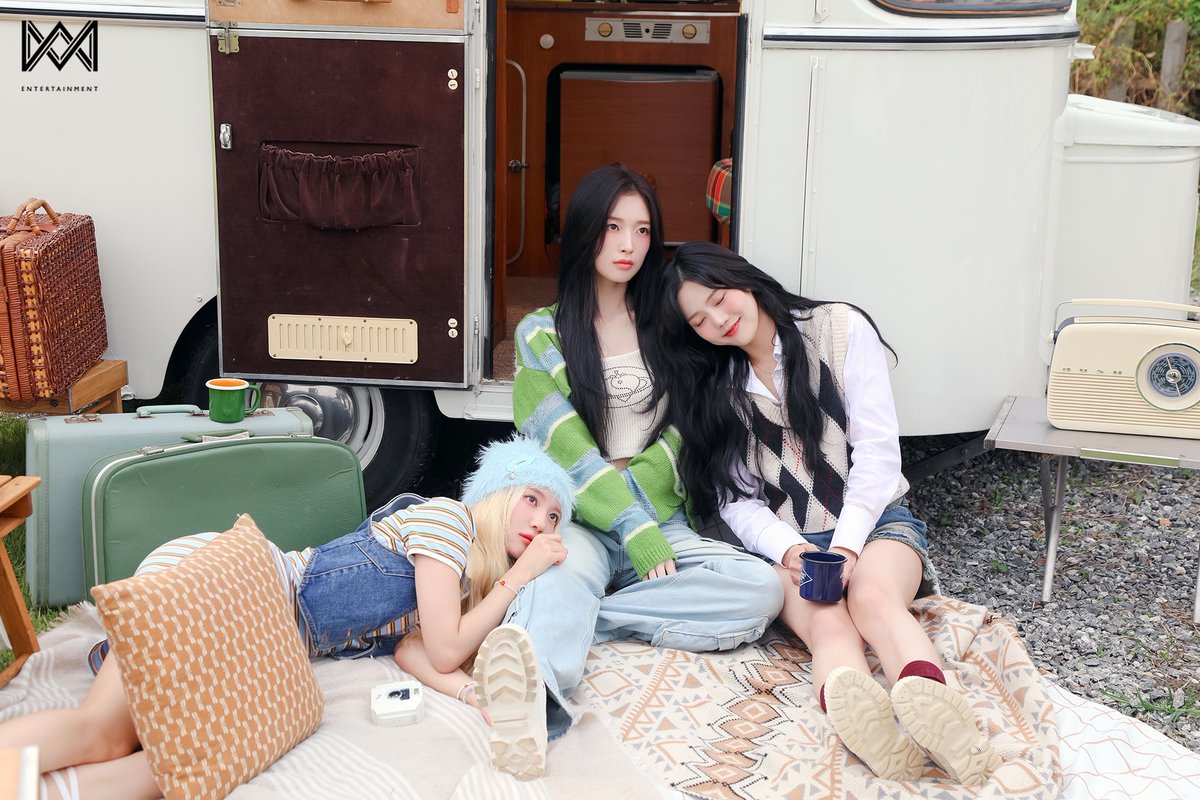 sayonaramidni's tweet image. they're just the loveliest girls really