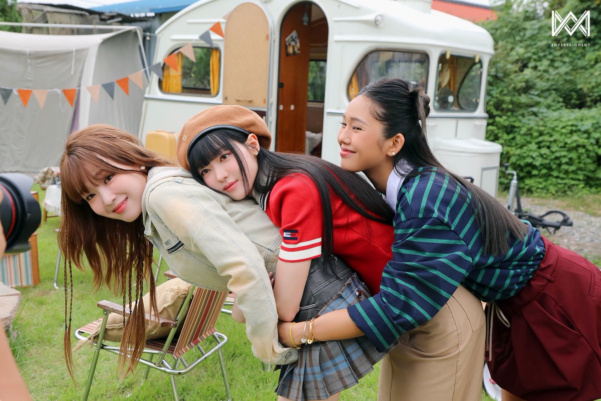 sayonaramidni's tweet image. they're just the loveliest girls really