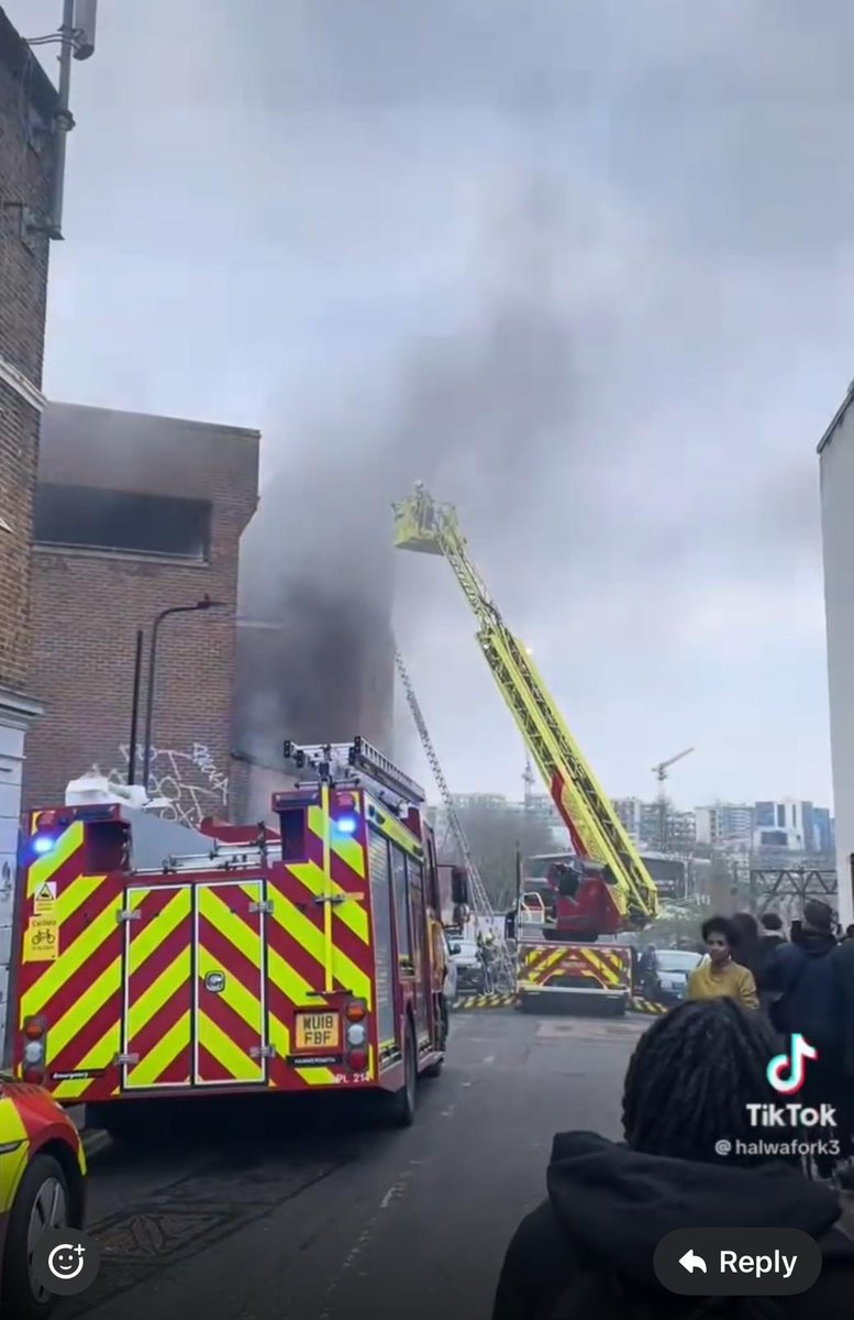 LFBWestminster's tweet photo. 10 appliances from Paddington,West Hampstead ,Soho and surrounding stations rescued 5 people and quickly controlled a large Fire in a derelict building today in Kilburn High road well done all involved a great team effort https://t.co/tcws0rk8br