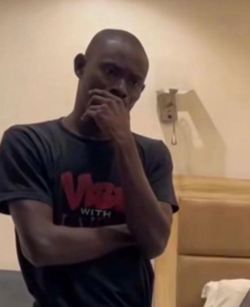 Person wey get money go think say him girlfriend love am.😂😂