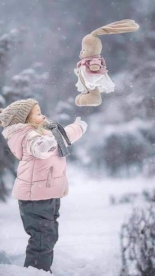 "Yeminimiz var hayat.
Ne kadar inatlaşırsan inatlaş, yine de
seni en güzel yerinden yakalayacağız."

Nazım Hikmet