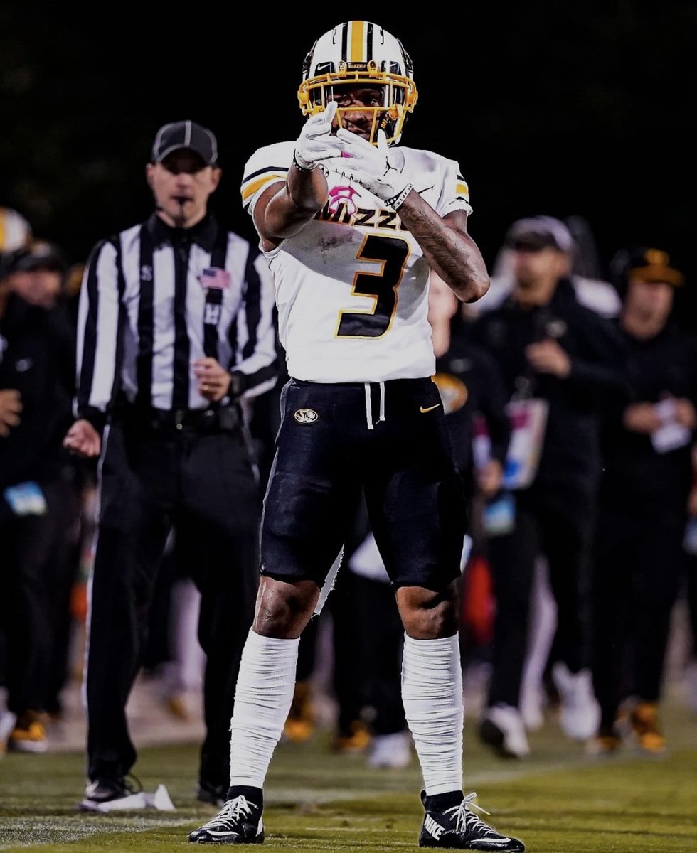 Corey Hinton jr (@cjtheballerr) on Twitter photo Extremely blessed and honored to receive an offer from the university of Missouri!!! <a href="/coachstevenlo/">Coach Lo</a> <a href="/boscofootball/">Bosco Football</a> <a href="/COACH_T_BULLOCK/">TERRY BULLOCK</a> <a href="/alecsimpson5/">Alec Simpson</a> <a href="/GregBiggins/">Greg Biggins</a> <a href="/ChadSimmons_/">ChadSimmons</a> <a href="/BlairAngulo/">Blair Angulo</a> <a href="/MizzouFootball/">Mizzou Football</a> #gomizzou #SEC Extremely blessed and honored to receive an offer from the university of Missouri!!! <a href="/coachstevenlo/">Coach Lo</a> <a href="/boscofootball/">Bosco Football</a> <a href="/COACH_T_BULLOCK/">TERRY BULLOCK</a> <a href="/alecsimpson5/">Alec Simpson</a> <a href="/GregBiggins/">Greg Biggins</a> <a href="/ChadSimmons_/">ChadSimmons</a> <a href="/BlairAngulo/">Blair Angulo</a> <a href="/MizzouFootball/">Mizzou Football</a> #gomizzou #SEC