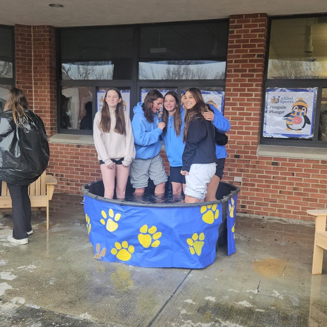 Shoutout to the Bacon Academy students, led by teacher/coaches Jodi Medlinger (Miss M) &amp; Anna Dipierro, for hosting their Do It Yourself (DIY) Penguin Plunge yesterday to support SOCT. 

Feeling inspired? Visit soct.org/plunge for in-person or DIY Penguin Plunge details.