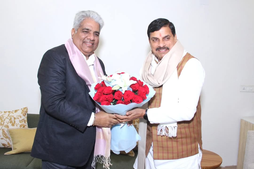 नई दिल्ली में केंद्रीय पर्यावरण, वन एवं जलवायु परिवर्तन मंत्री श्री भूपेंद्र यादव से मुख्यमंत्री डॉ मोहन यादव ने भेंट कर मध्य प्रदेश में वन एवं पर्यावरण संरक्षण की दिशा में हो रहे कार्यों एवं नए बाघ अभ्यारण्य संबंधित विषयों पर चर्चा की।