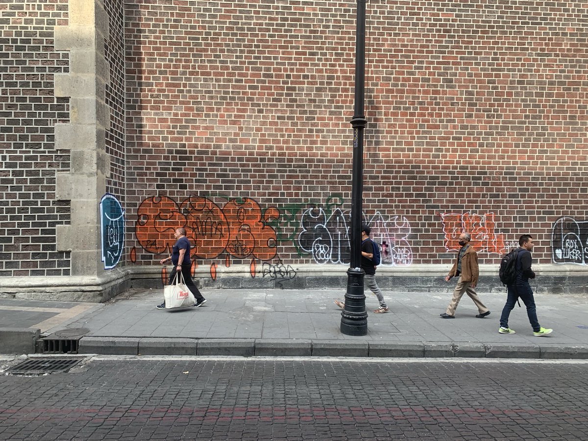 PRIrassicPark's tweet photo. Queremos más arte y murales que embellecen y no rayones sin sentido que desmerecen las calles 

⁦@Claudiashein⁩
⁦@ClaraBrugadaM⁩
⁦@CulturaCiudadMx⁩ ⁦@comsocSEDUVI⁩ ⁦@InjuveCDMX⁩ ⁦@SSPCMexico⁩ https://t.co/hDBH6QgVJt