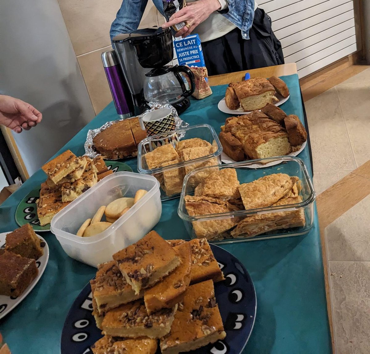 liceo_luis's tweet photo. Café solidario en el liceo para recaudar fondos y ayudar a los damnificados por la dana en Valencia y el ciclón en Mayotte. Gracias por vuestra colaboración!
@AccEducativaExt
@EmbEspFrancia
@EducationESP https://t.co/uRnA0KwEAx