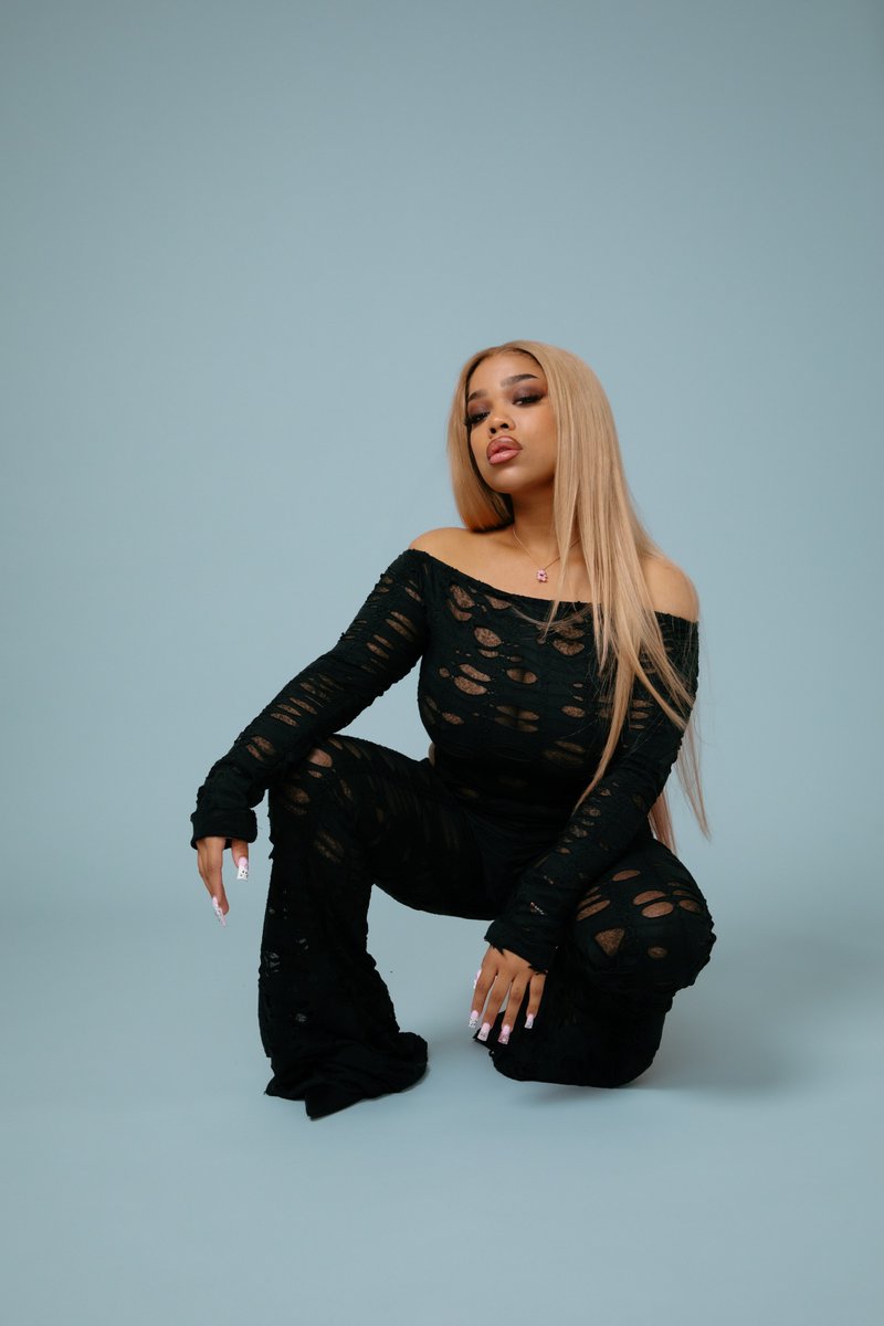 SpotifyUSA's tweet image. Turn up the volume on @ZoeWeesOfficial’s new single Traitor