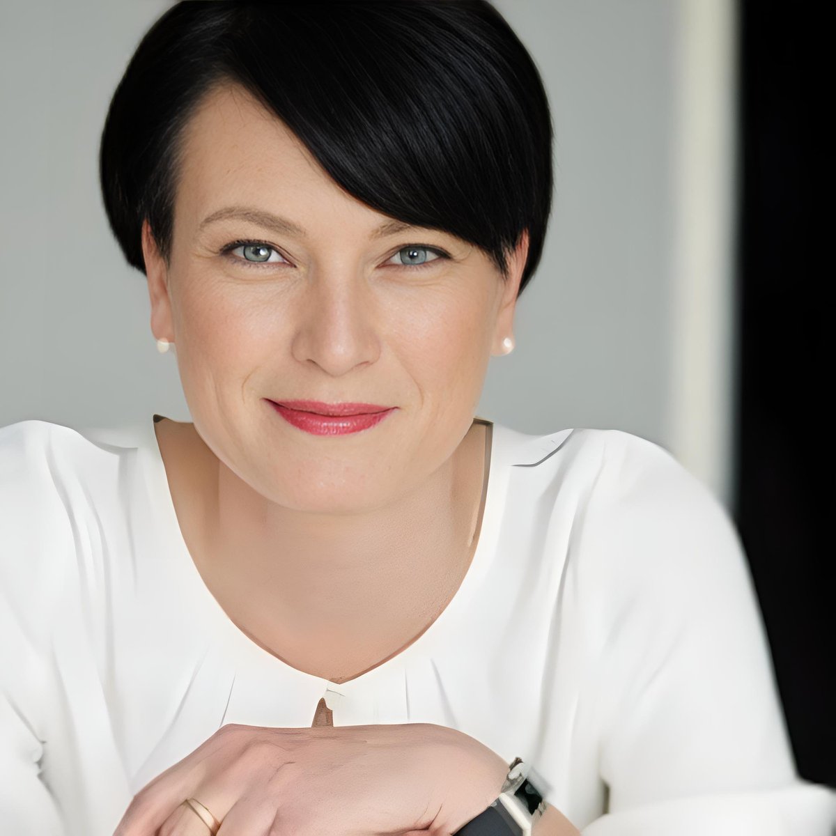 Frau Judith Fuchs-Eckhoff, die Direktorin des Hamburger Hotels Louis C. Jacob, hat Alice Weidel das Einchecken verweigert.
Meinen aller höchsten Respekt für diese Frau. Denn ihr war bestimmt klar, dass es braunen Shitstorm gibt.
Wir brauchen mehr Menschen wie diese Frau!
Ich