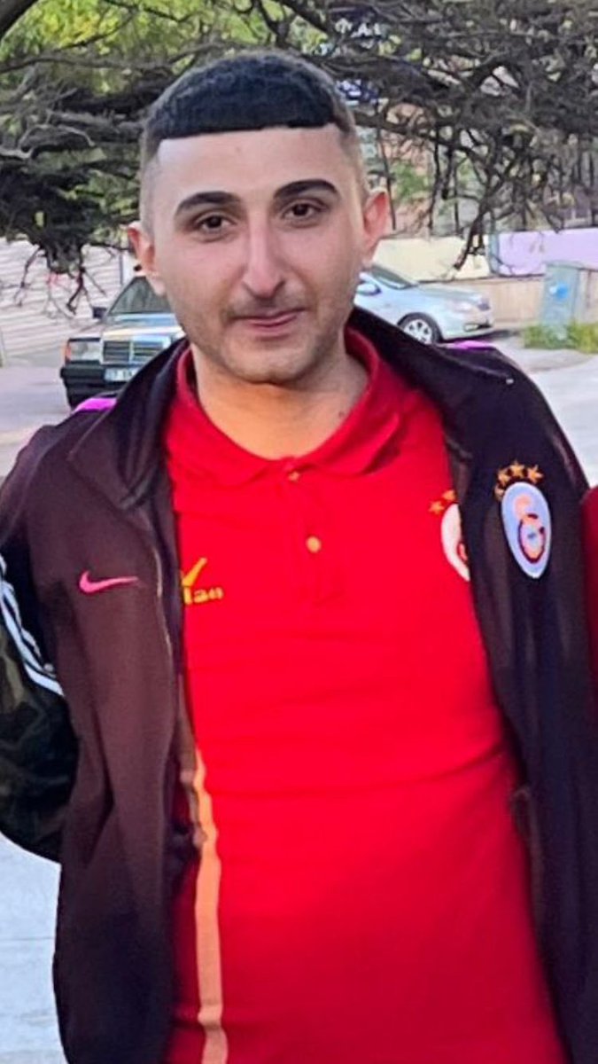 Sen Hep Bizimlesin !

İyi ki doğdun iyi ki bizim kardeşimiz oldun Emre Canpolat !
Yattığın yer incitmesin , hep dualardasın ...

#ultrAslanGaziantep