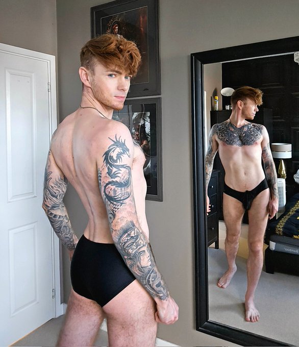 Watch James Hinchliffe's leaked NSFW photo on TwXstars