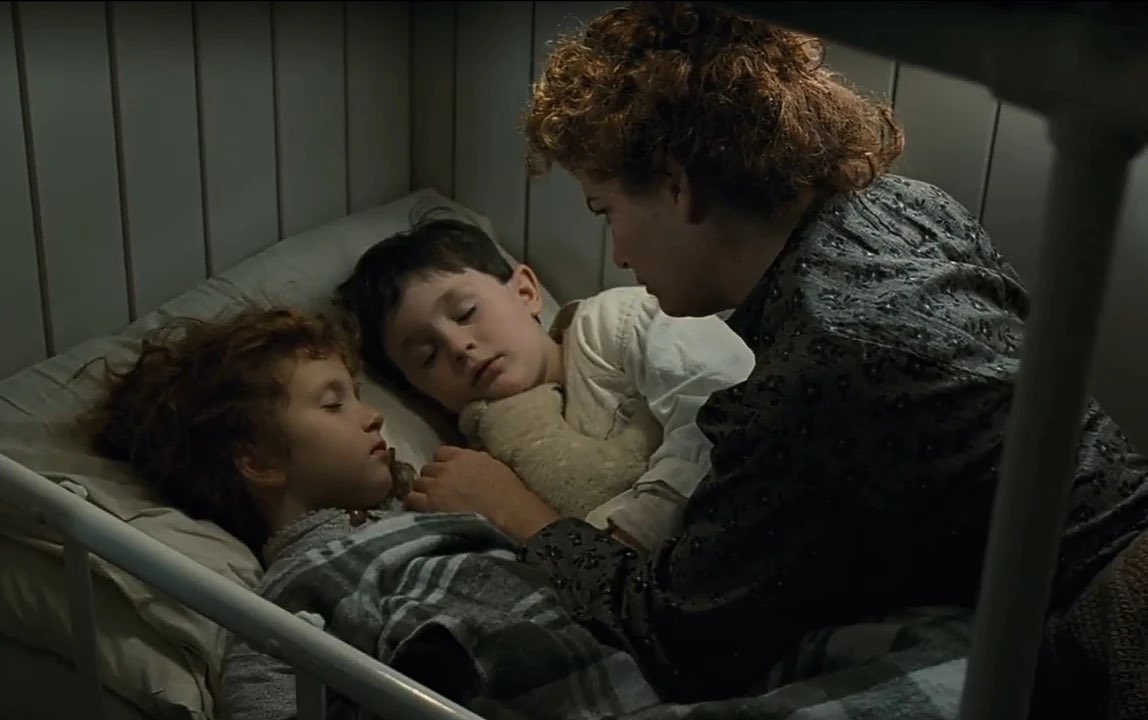 laughing_willow's tweet photo. @punt_rd She was also this mom in Titanic! https://t.co/zxyyTIdlsv
