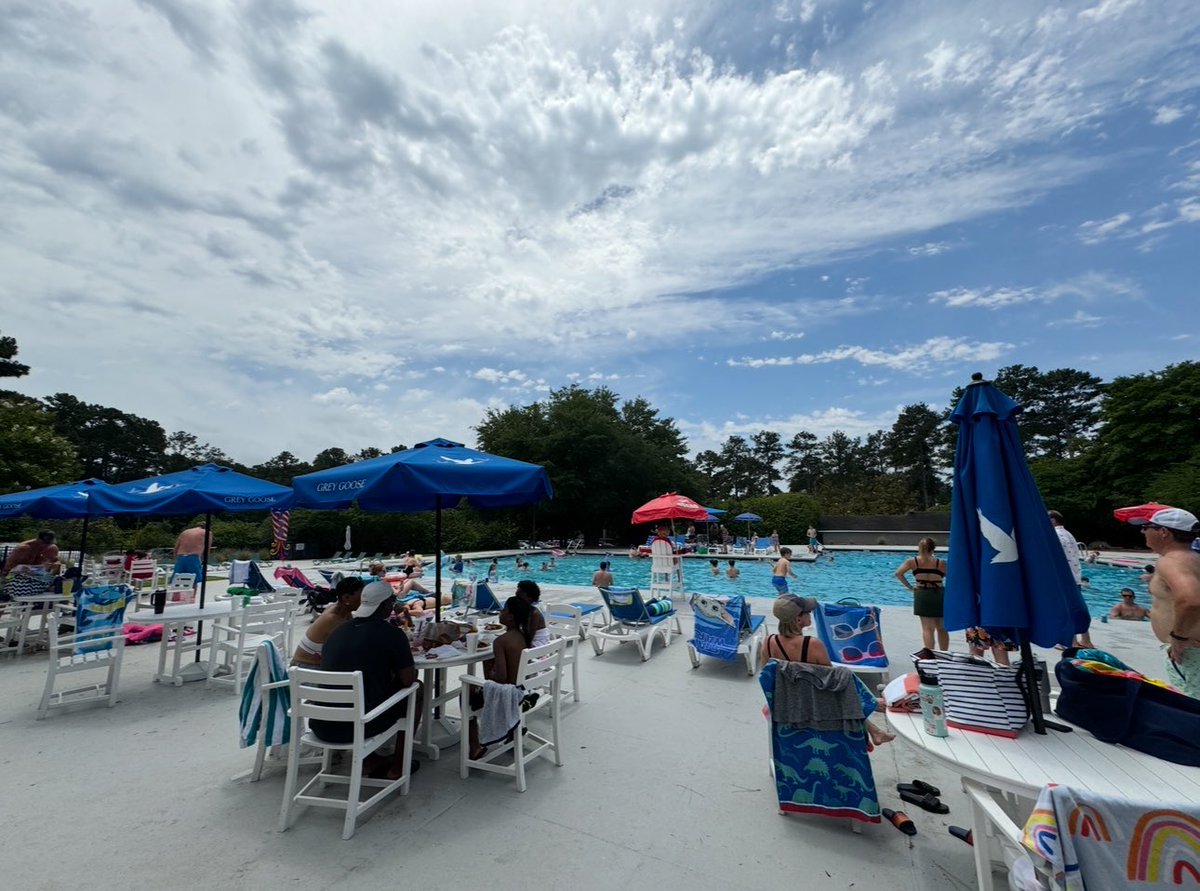 columbia_cc's tweet photo. There are only 14 more days to take advantage of CCC’s Early Bird Summer Membership Deal! Come one, come all! For more information and pricing details, please call 803.754.8100 or email Taylor@columbiacountryclub.com! https://t.co/WOdBHReoQo