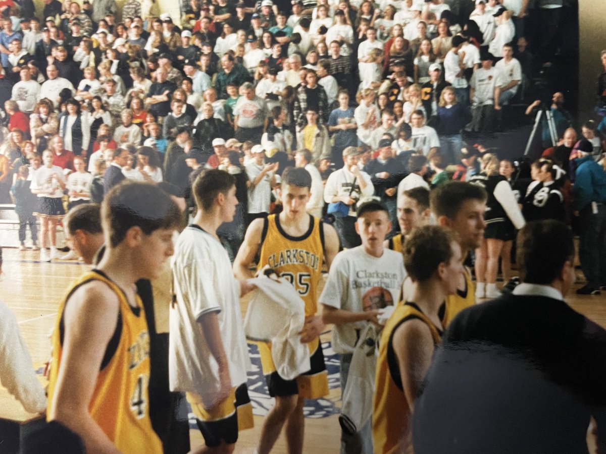 ClarkstonBball's tweet photo. 1996 Wolves vs Pontiac Northern &amp; District Championship vs Lake Orion #ClarkstonBasketball https://t.co/XD1gq5lq7B