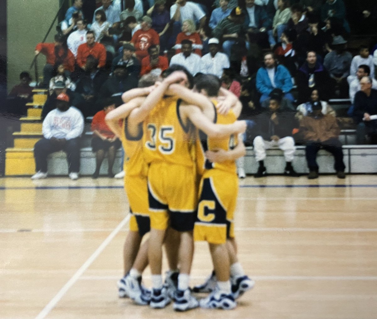 ClarkstonBball's tweet photo. 1996 Wolves vs Pontiac Northern &amp; District Championship vs Lake Orion #ClarkstonBasketball https://t.co/XD1gq5lq7B