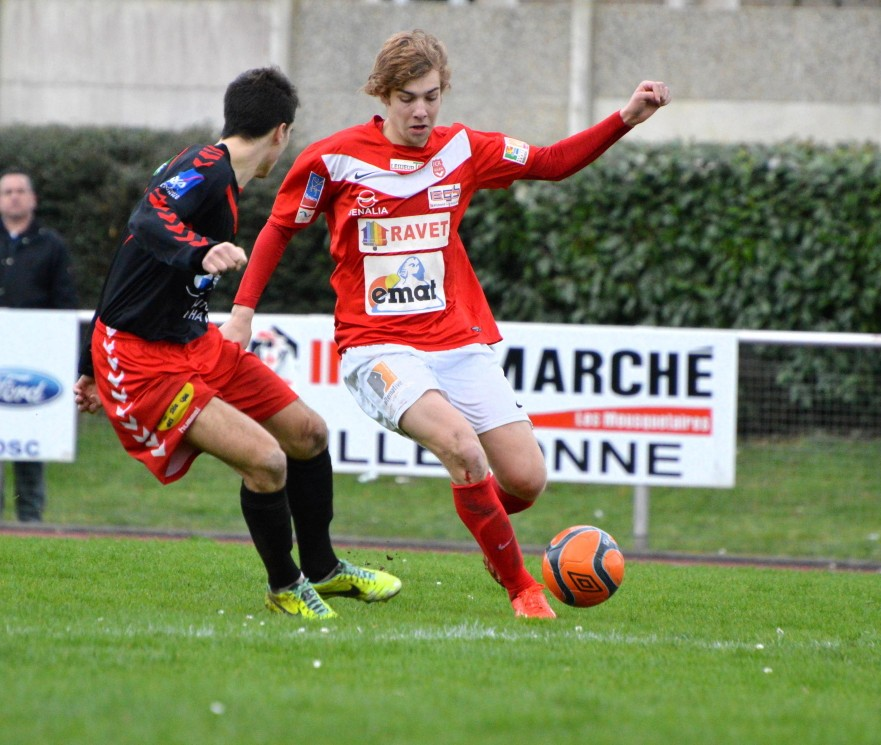 Clément Bassin dans la légende du FCR ! 

Notre emblématique capitaine a disputé ce soir son 300e match en équipe première. Il est le 4e dans l'Histoire à atteindre ce palier ! 🔴⚪

Un événement sera organisé dans quelques semaines à Diochon. 👀

Félicitations Clément ! 👏👏