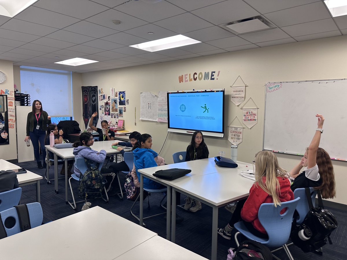 BISCSouthLoop's tweet image. This week, students kicked off new units in PSHE across secondary focusing on topics such as Health, Wellbeing and DEIB (Diversity, Equity, Inclusion, and Belonging).
#CreateYourFuture #Collaborative #BISCSLCommunity #Curious #BulldogStrong #NordAngliaEducation