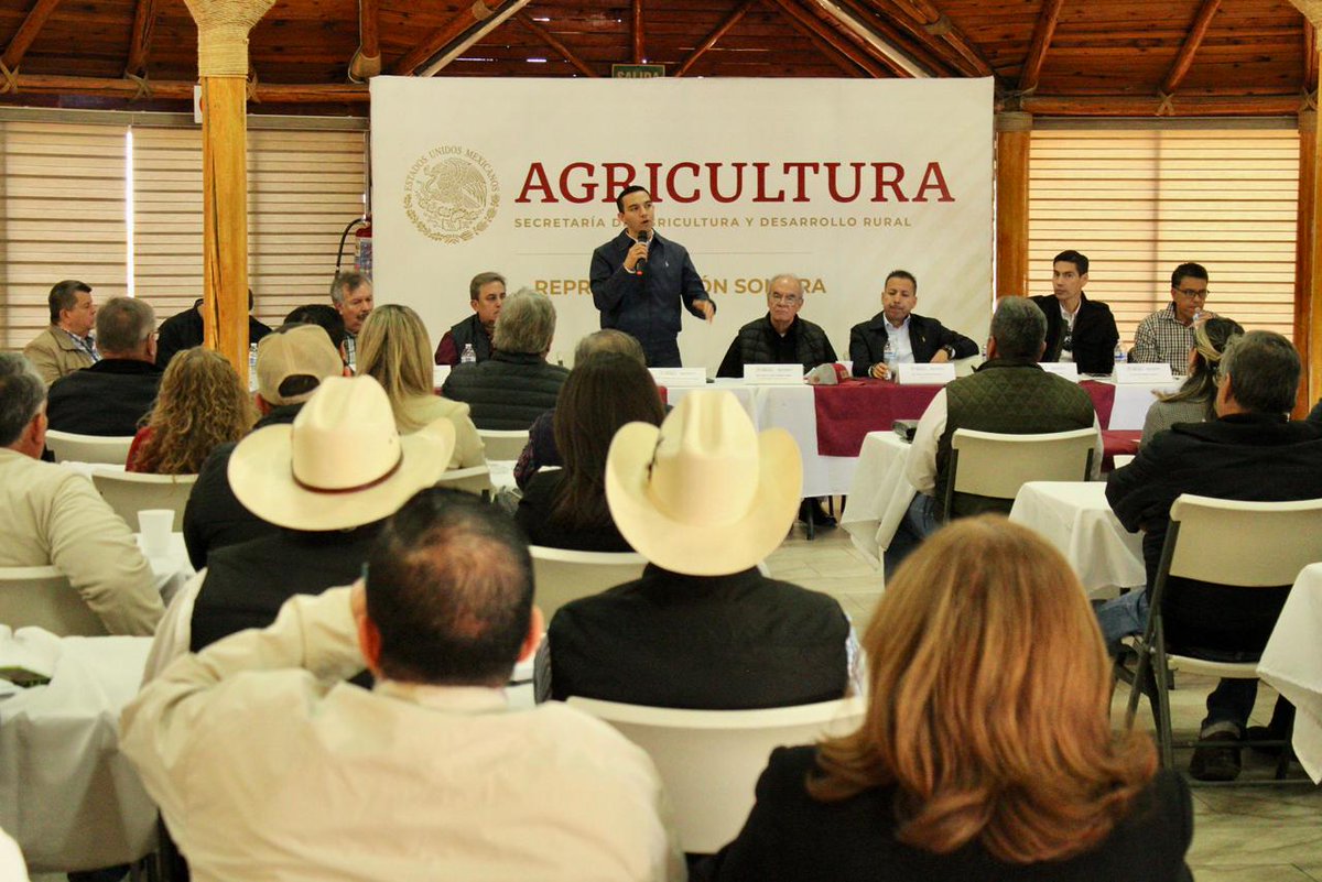 JuanMGonzalezA's tweet photo. Me reuní con subdelegados, jefes de Programa, de Distrito de Desarrollo Rural y de Centros de Apoyo al Desarrollo Rural, para definir la visión y objetivos en el 2025, con el objetivo fundamental del fortalecimiento de los pequeños productores en Sonora. https://t.co/VqX4ae9nGV