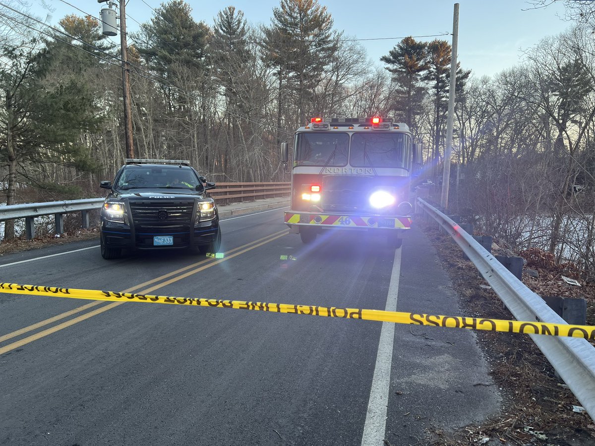 ChristineMNews's tweet image. On scene in #Norton where a 6yo girl with non-verbal autism has been located after a frantic search near pond. Police/fire not yet releasing info on her condition. @boston25