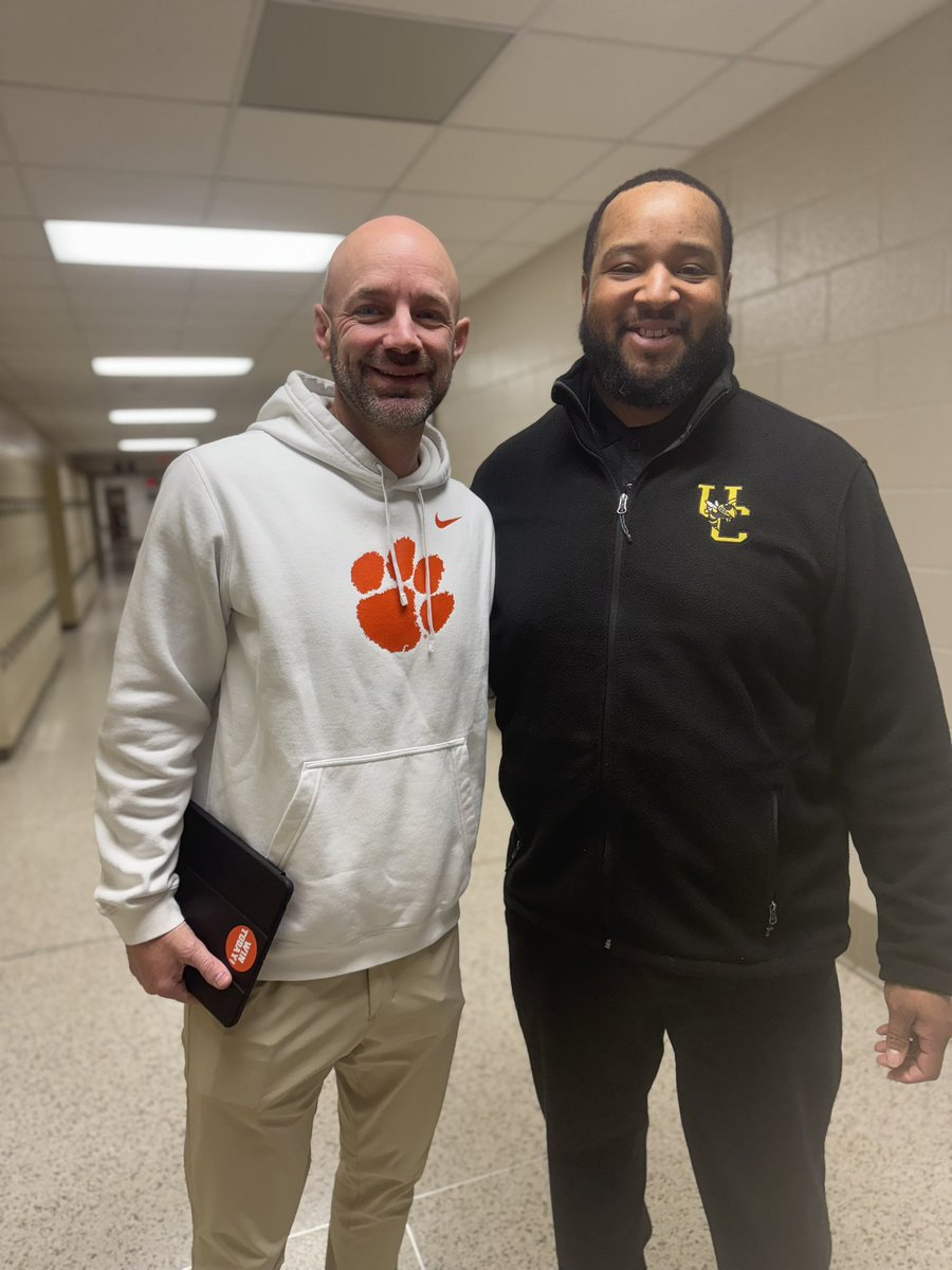 Thank you to <a href="/coachkr10/">Kyle Richardson</a> for coming by <a href="/UCHS_Recruits/">Union County High School Football Recruiting</a> and checking on the great talent we have here at Union County High School 🐝🟡⚫️
#StingOnSite🐝🟡⚫️