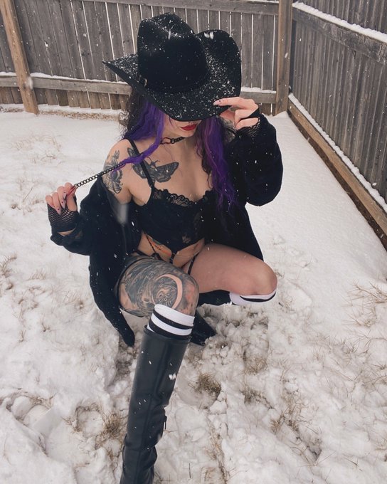 Watch She Devil 😈's leaked NSFW photo on TwXstars