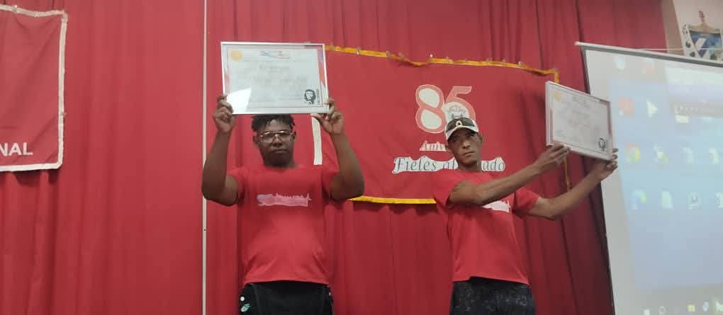 FctGallardo's tweet photo. Que orgullo para la @UNICACu poder brindar nuestro apoyo al #EPASE. Una empresa de mi #Cuba que si le pone el alma, una empresa Estatal que demuestra que nada es imposible. Muchas Felicidades por los resultados del año 2024 @CostaOsmany #CiegodeÁvila @AAB_Cuba @CubaMES https://t.co/sqiNgPYqCT