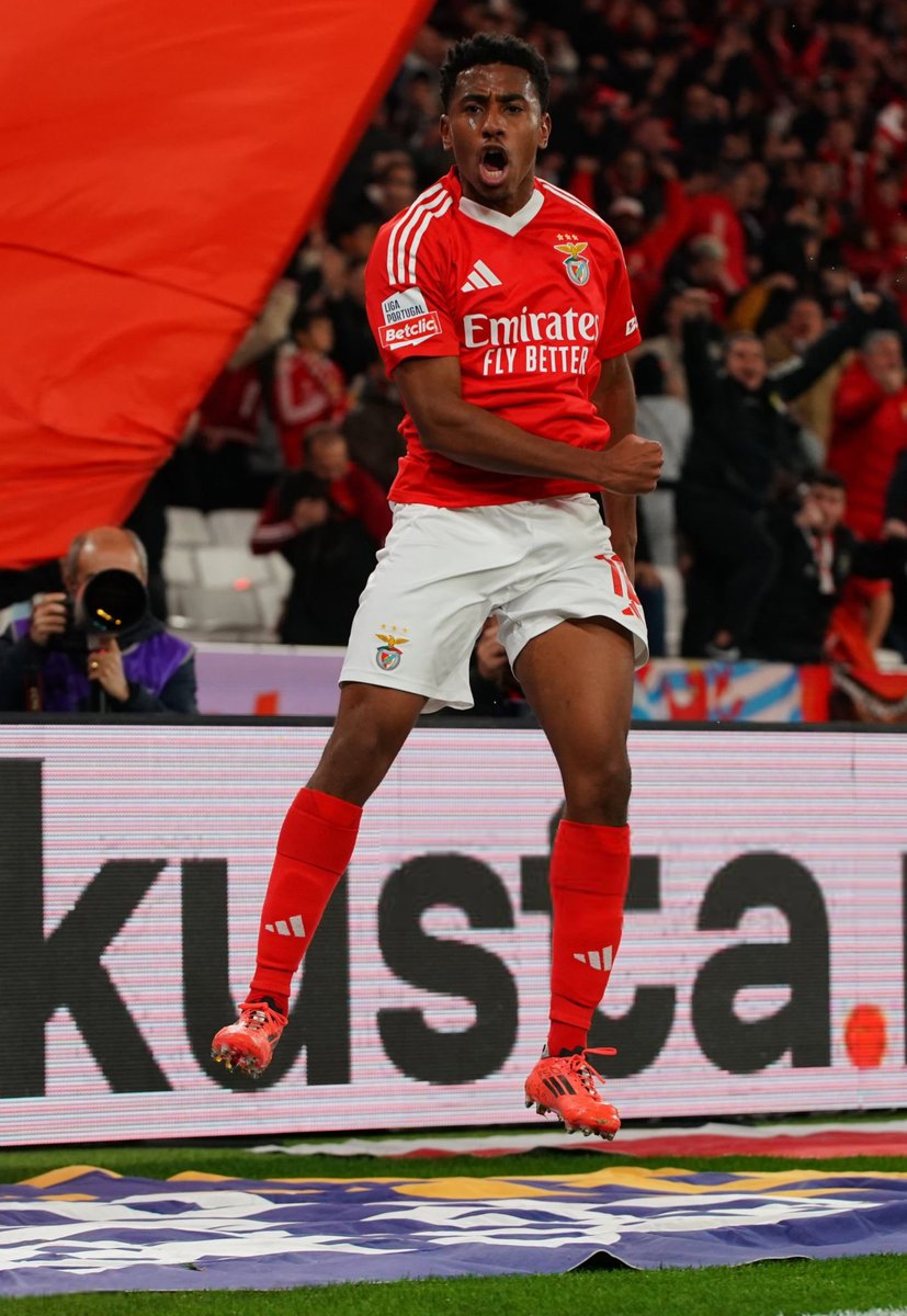 CabineSport's tweet photo. Hat-trick de Leandro Barreiro 😳

Benfica 3-0 Famalicão https://t.co/zEGTLdSGaG