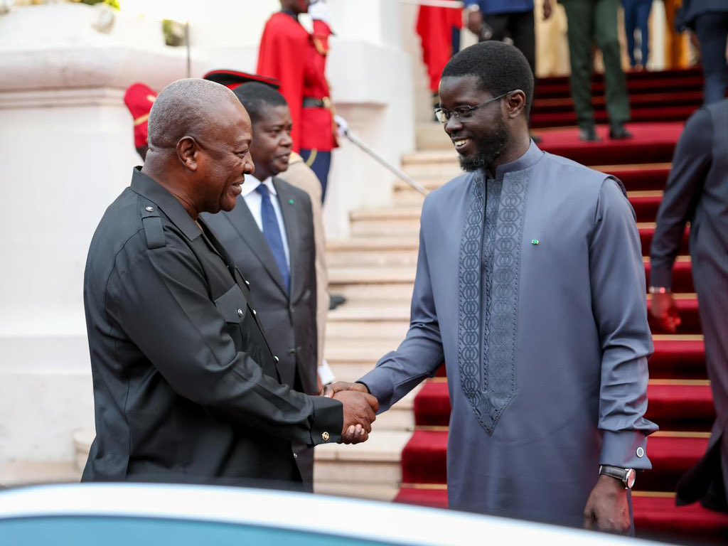Bassirou Diomaye Faye (@pr_diomaye) on Twitter photo Heureux d’avoir accueilli mon frère et ami, S.E.M. <a href="/JDMahama/">John Dramani Mahama</a>, Président de la République du Ghana.
Ensemble, nous avons réaffirmé notre engagement pour renforcer la démocratie, stimuler nos échanges économiques et promouvoir la stabilité régionale. C’est dans l’unité et la Heureux d’avoir accueilli mon frère et ami, S.E.M. <a href="/JDMahama/">John Dramani Mahama</a>, Président de la République du Ghana.
Ensemble, nous avons réaffirmé notre engagement pour renforcer la démocratie, stimuler nos échanges économiques et promouvoir la stabilité régionale. C’est dans l’unité et la