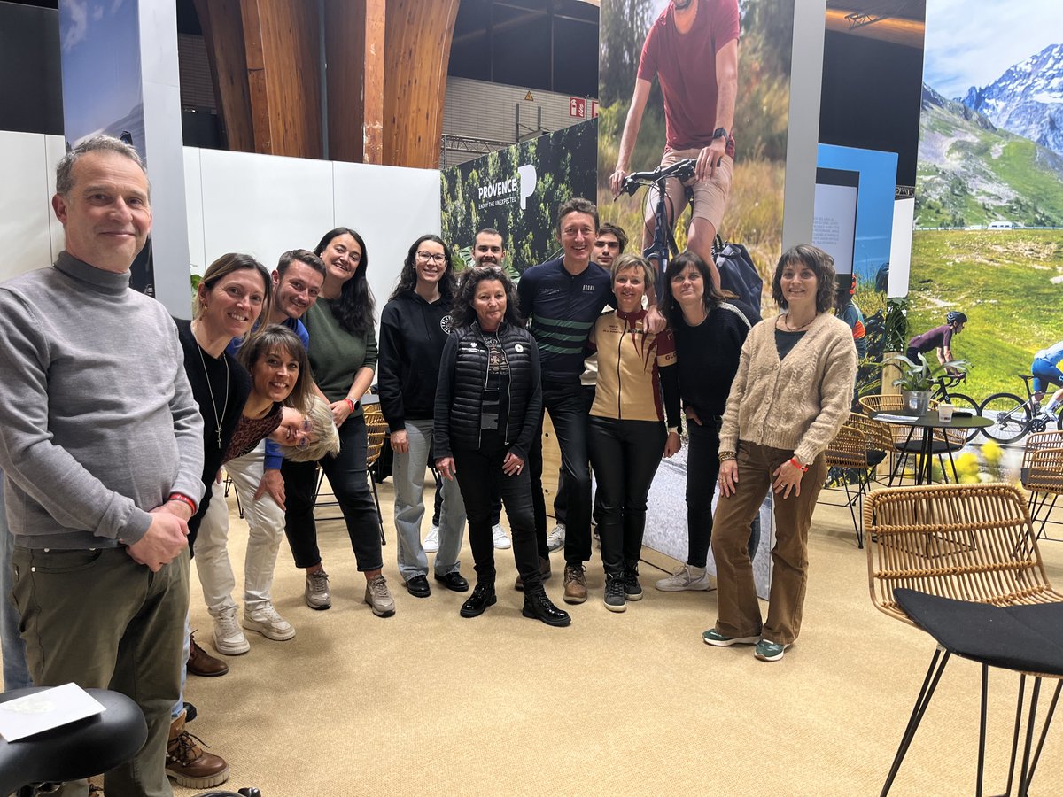 [VELO 🚲] Depuis hier et jusqu’à demain, le CRT est présent au salon Vélofollies 2025 à Courtrai, en Belgique 👉Pour l’occasion, un stand régional de 70m2 a été aménagé, avec la présence de plusieurs partenaires de la région venus promouvoir le tourisme à vélo