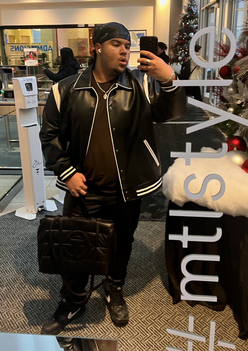 Ceefooh's tweet photo. Last #SchoolFit of the week:
Faux Leather and Chocolateπ«π
First week back to school was a success so excited to post more throughout the school yearππΌπ https://t.co/6xOMOglYna