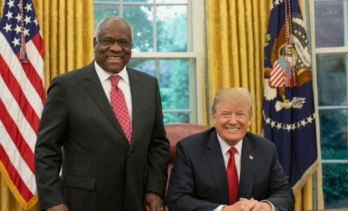 Raise your hand ✋️ if you'd rather have Clarence Thomas do the swearing in of Trump Monday than you would John Roberts
