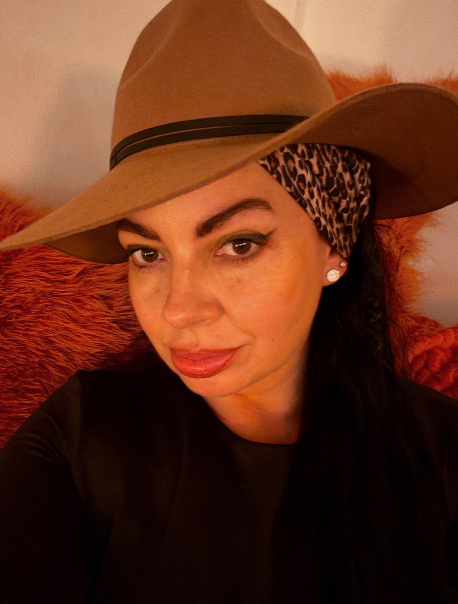 Celebrating another year of this madness 🪐☀️🧡🤎🫶 Sure.. let’s go for another one filled with gentleness, boldness, love, light and good company 🪐🫶🧡🤎🙏🏽 X