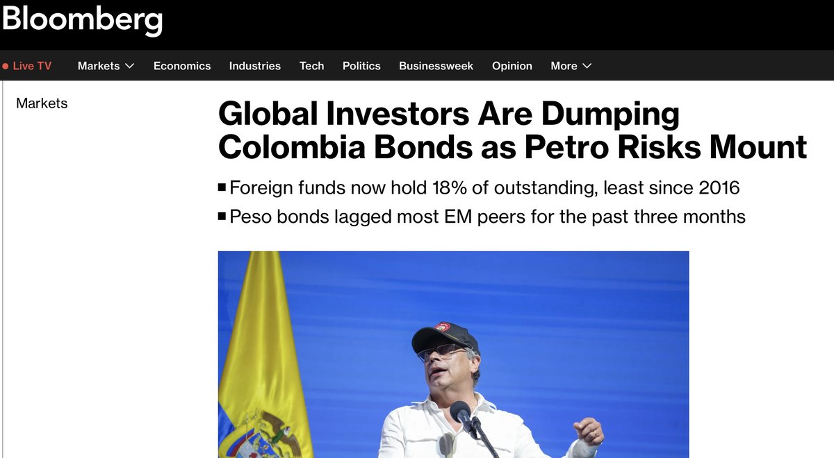 Bloomberg destapa una estampida de inversionistas saliendo de Colombia.

"Los inversionistas globales se deshacen de los bonos colombianos mientras aumentan los riesgos de Petro", señala el artículo que acaba de salir.

¿Qué tan grave es la huída de los inversionistas? Veamos:🧵