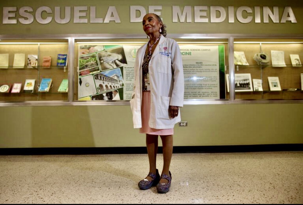 El cabezudo de la Dra Ana Judith Román un gran homenaje a una mujer excepcional QEPD🙏