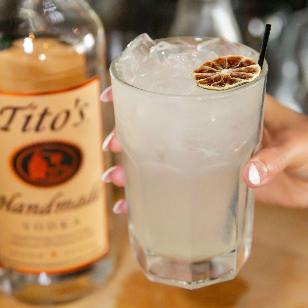 SofritoLatin's tweet image. 🍹 From refreshing mojitos and zesty caipirinhas to ☕️ rich café con leche and sweet Latin sodas, 🥤 we’ve got the sips you crave. #LatinDrinks #LatinSoda #CafeConLeche #LOVESOFRITO