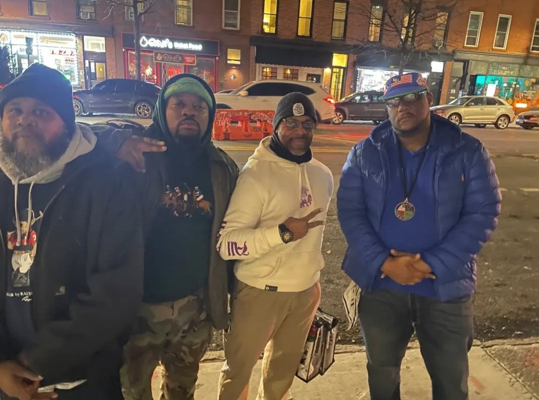 jubei208's tweet photo. STATEN ISLAND ( @SqUeEgIe_O @jAmilhOneSty & I) AND QUEENS (JUS-P) REPPIN' SUNDAY NIGHT AT @BierWax FOR @JScienide
SALUTE!!!
A NIGHT FOR J
#JSCIENIDE #ANIGHTFORJ #BIERWAX #FOCUSRECORDS @illogik78 #SQUEEGIEOBLONG #JAMILHONESTY #DJILLOGIK #HIPHOP #WIKIHHDG https://t.co/gEFczDicaq