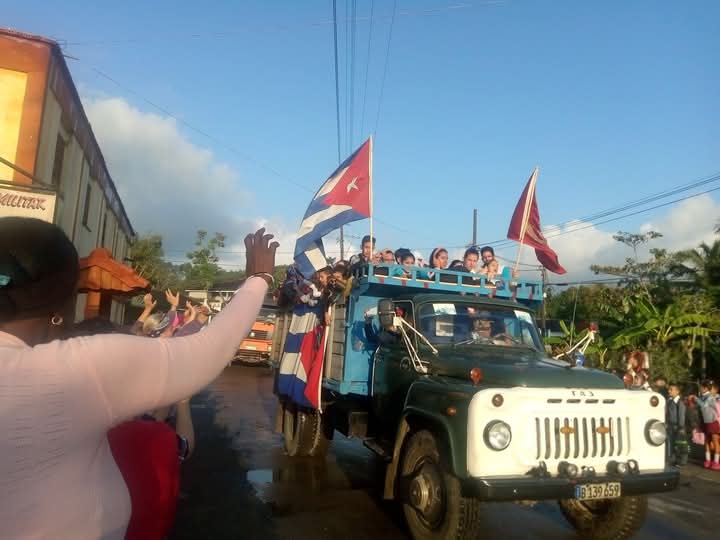 moreiram_jesus's tweet photo. Un día como hoy, recordamos la entrada triunfal de #FidelPorSiempre en #PinarDelRío marcando un nuevo capítulo de esperanza y revolución. #MinasdeMatahambre ha abrazado su #CaravanaDeLaVictoria. 
#UnidosXCuba https://t.co/WzkKHaEk2L