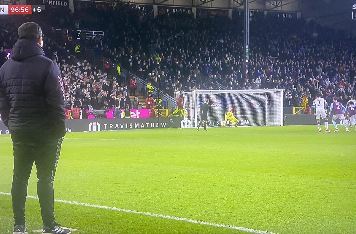 GKUnion's tweet image. Loved every single element of those TWO penalty saves from James Trafford.
What a guy. 😃 #GKUnion